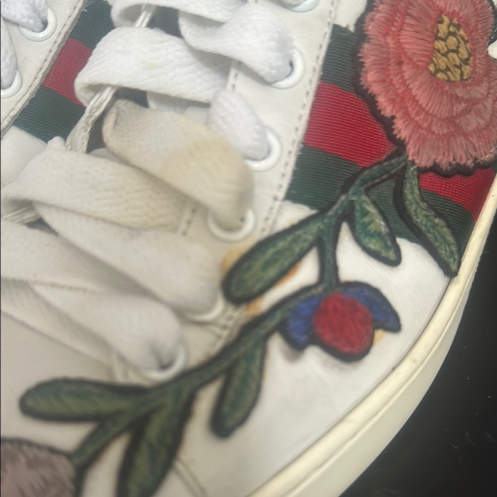 Gucci White Sneakers with Red & Green Floral Embroidery - Picture 5 of 8